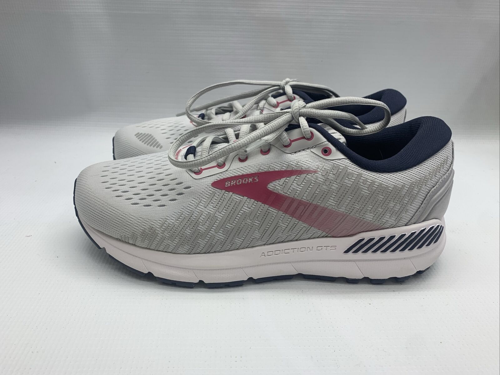 Brooks Addiction GTS 15 Women's Size 9 Running Shoes Gray Sneakers Athletic