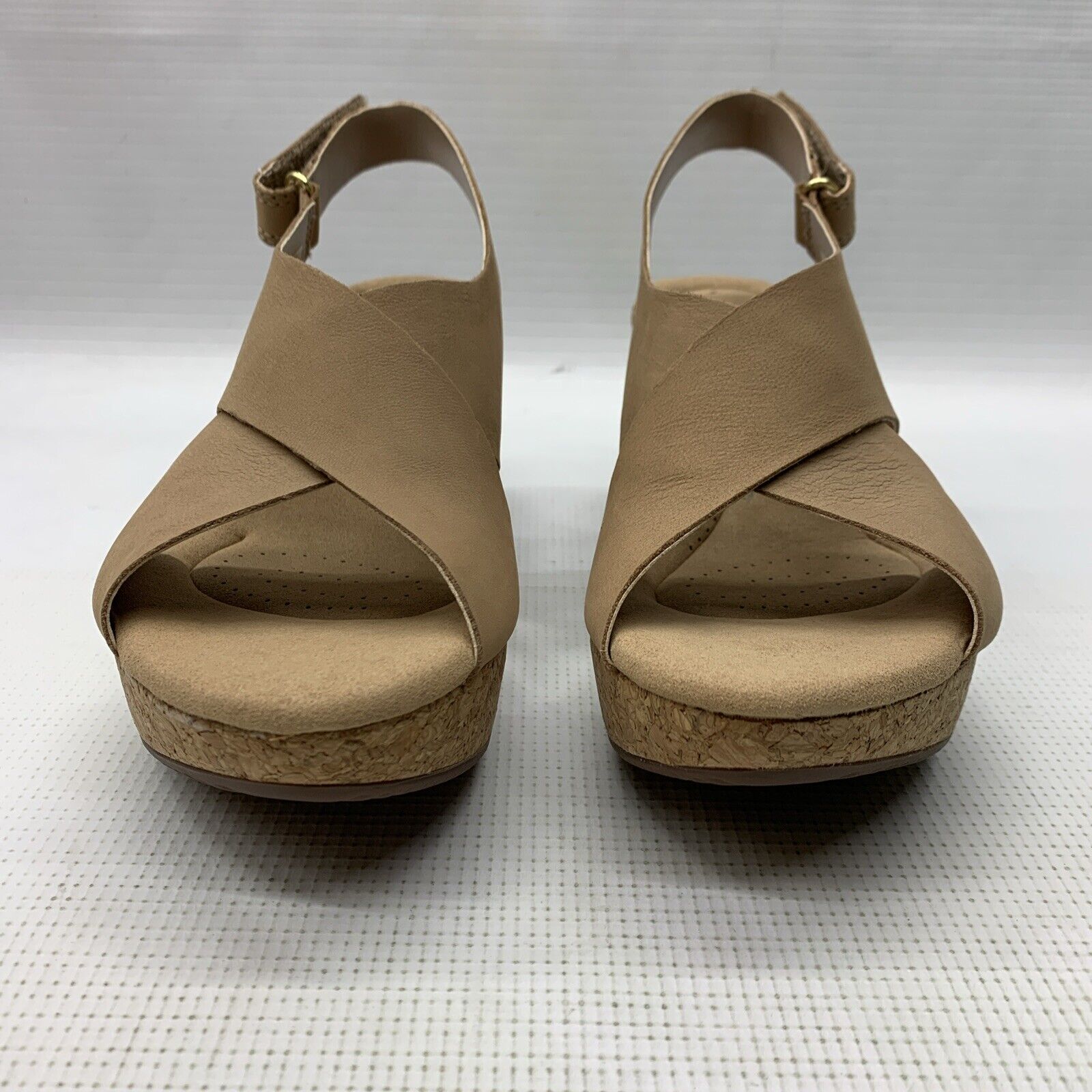 Clarks Women's Annadel Eirwyn Wedge Sandal Size 6.5 Wide Sand Beige Open Toe