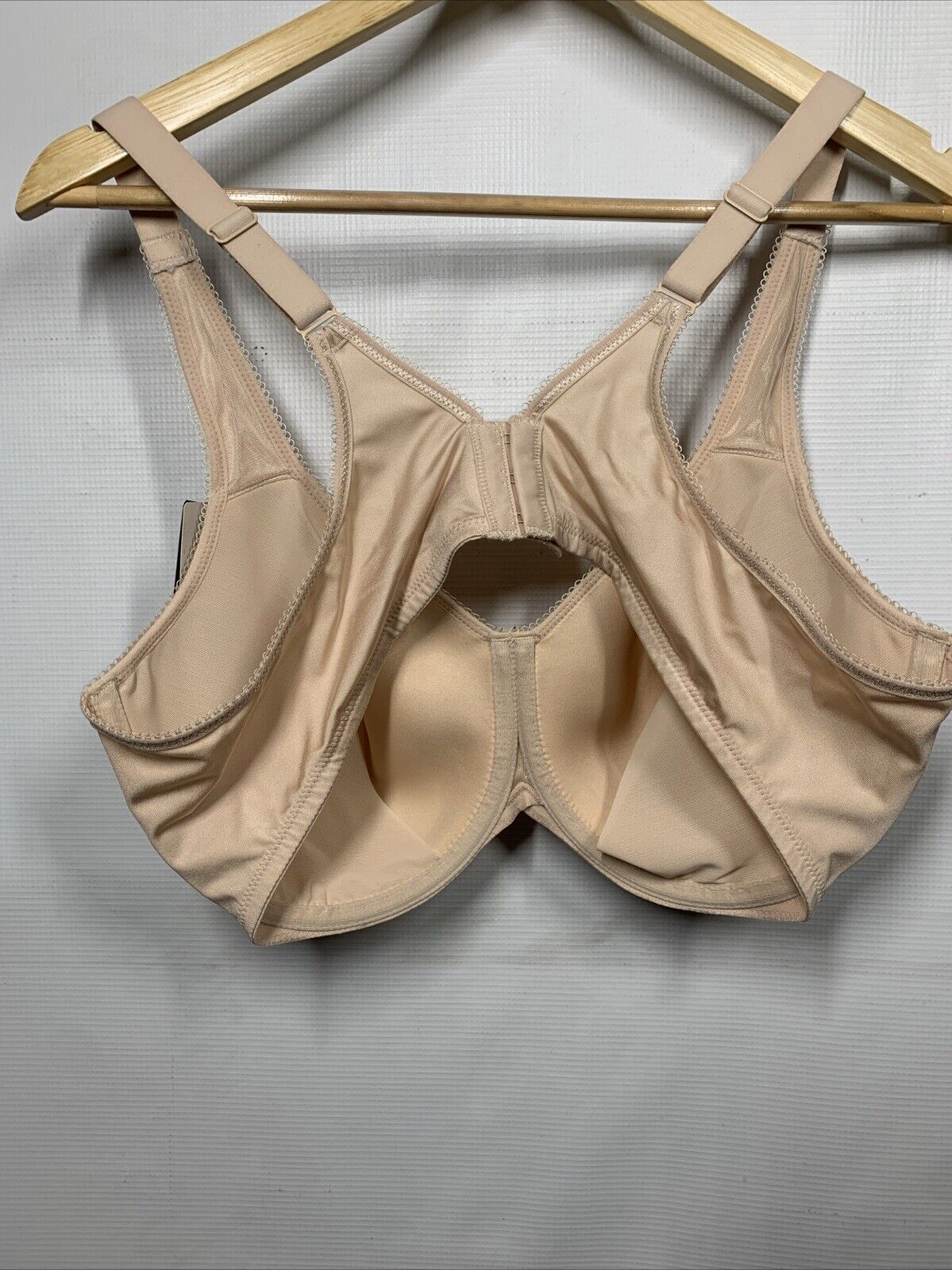 Women's 853192 Basic Beauty Spacer Underwire T-Shirt Bra Size 44C Solid Beige