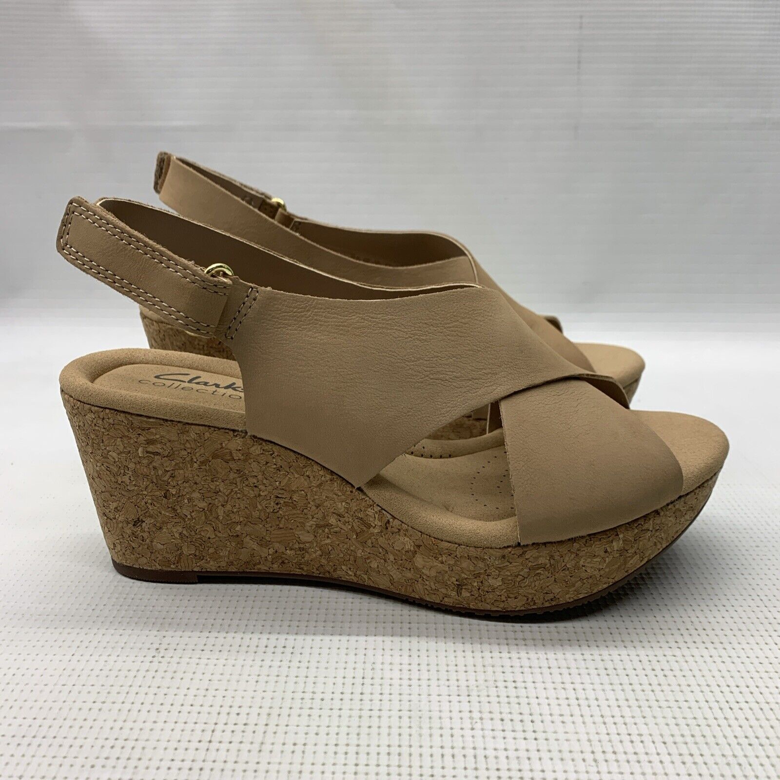 Clarks Women's Annadel Eirwyn Wedge Sandal Size 6.5 Wide Sand Beige Open Toe