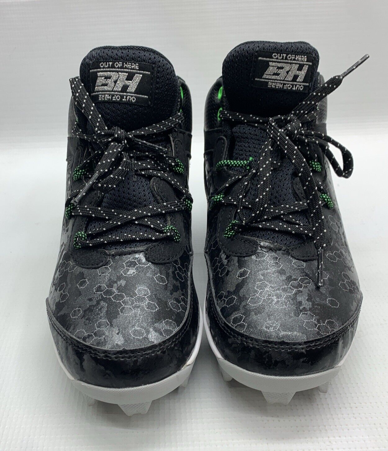 Under Armour Boy's Harper 8 Mid TPU Jr Baseball Shoe Size 5.5 Y Black Lace-up