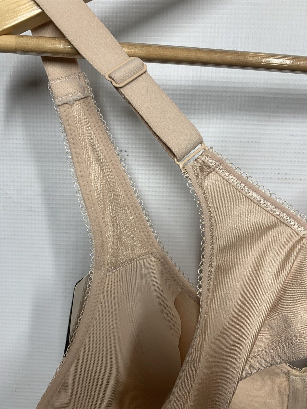 Women's 853192 Basic Beauty Spacer Underwire T-Shirt Bra Size 44C Solid Beige